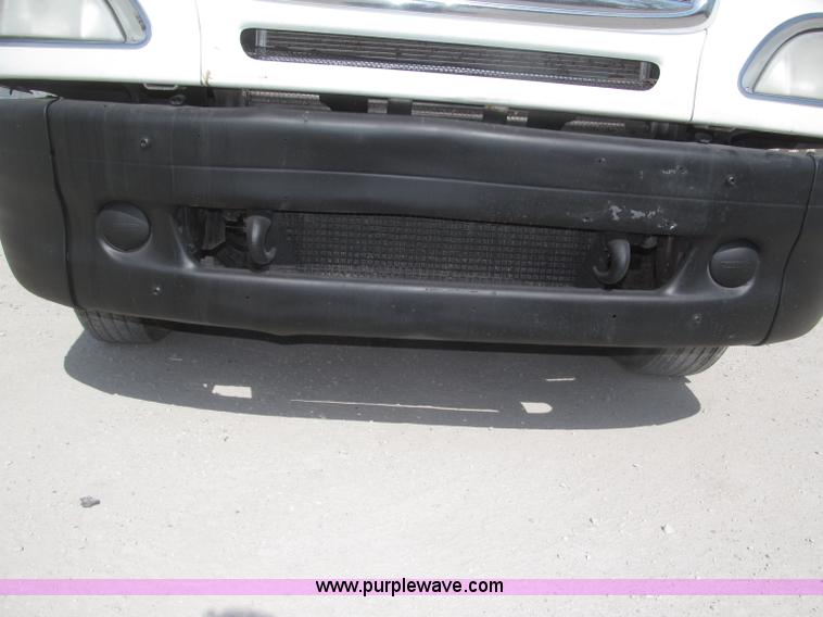 image for item B5482 2005 Freightliner Columbia Heritage Edition semi truck