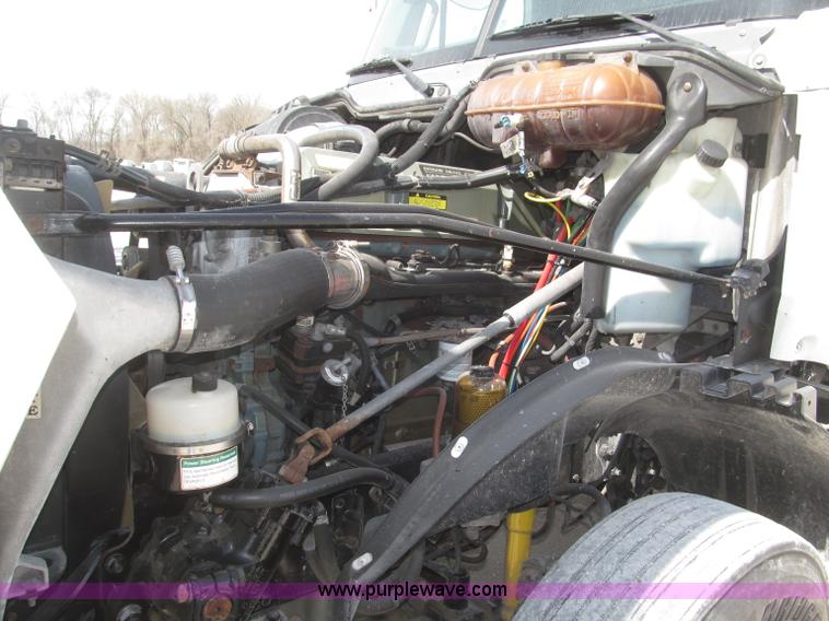 image for item B5482 2005 Freightliner Columbia Heritage Edition semi truck