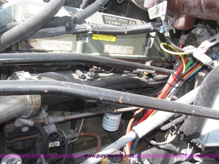 image for item B5482 2005 Freightliner Columbia Heritage Edition semi truck