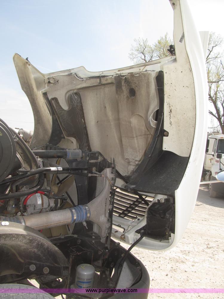 image for item B5482 2005 Freightliner Columbia Heritage Edition semi truck