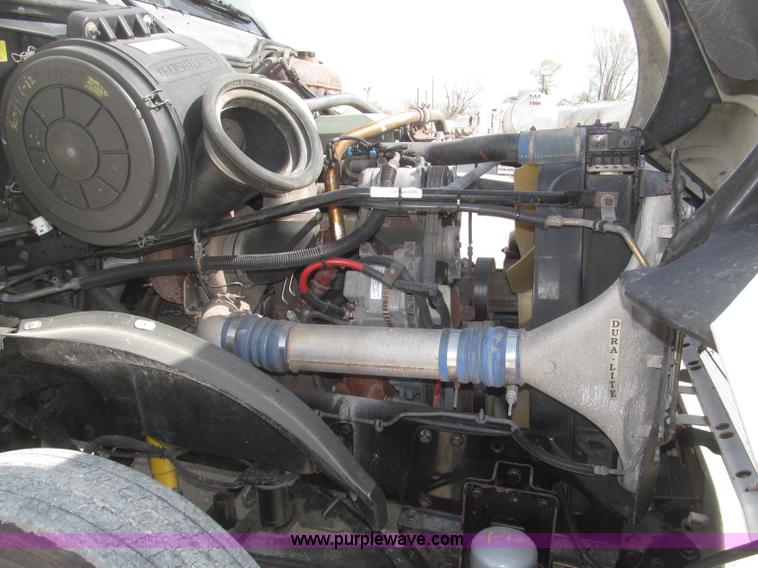 image for item B5482 2005 Freightliner Columbia Heritage Edition semi truck