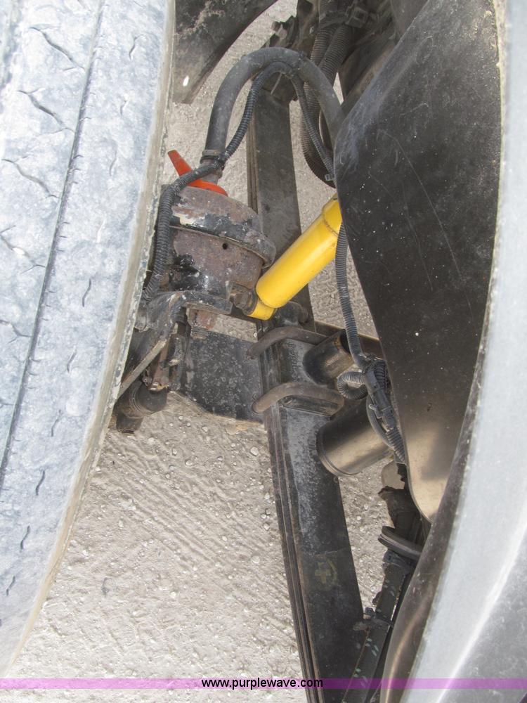 image for item B5482 2005 Freightliner Columbia Heritage Edition semi truck