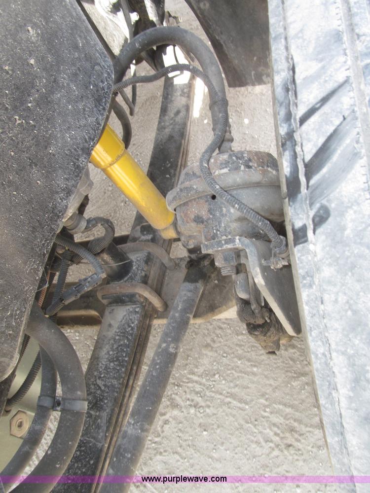 image for item B5482 2005 Freightliner Columbia Heritage Edition semi truck