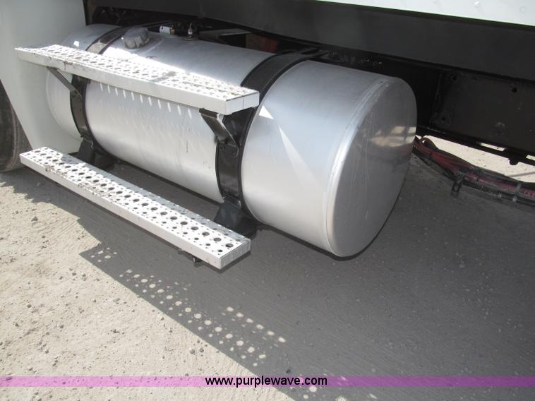 image for item B5482 2005 Freightliner Columbia Heritage Edition semi truck