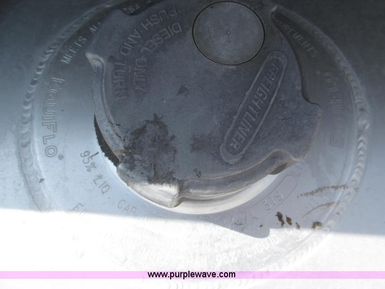 image for item B5482 2005 Freightliner Columbia Heritage Edition semi truck