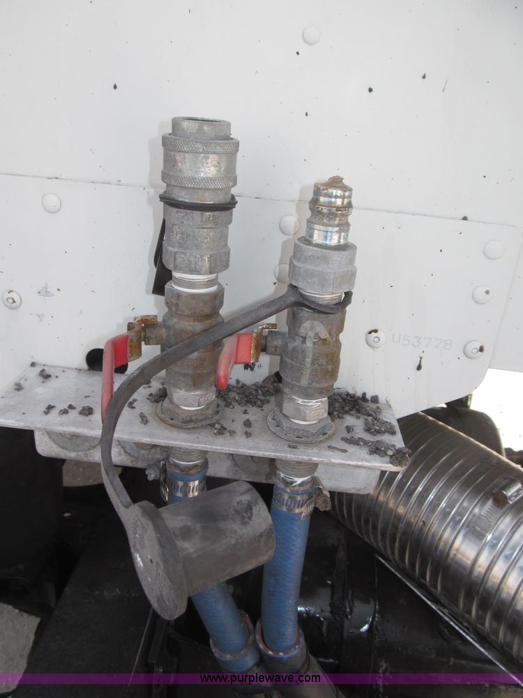 image for item B5482 2005 Freightliner Columbia Heritage Edition semi truck