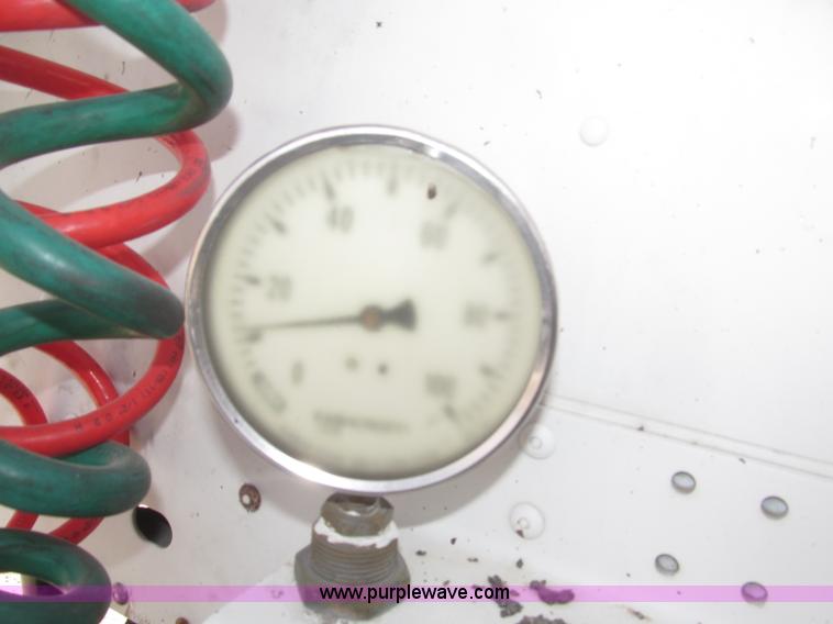 image for item B5482 2005 Freightliner Columbia Heritage Edition semi truck