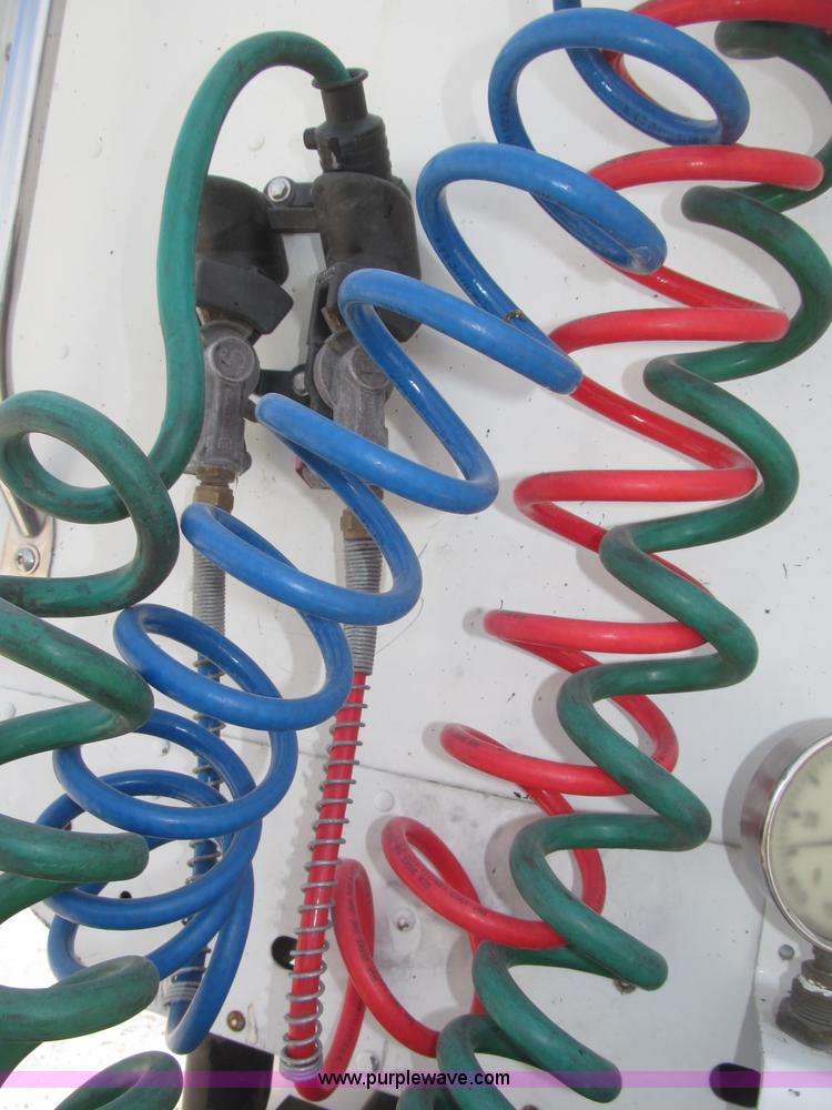 image for item B5482 2005 Freightliner Columbia Heritage Edition semi truck