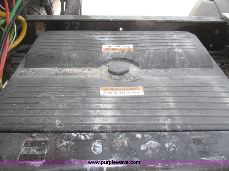 image for item B5482 2005 Freightliner Columbia Heritage Edition semi truck