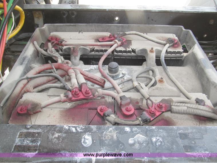 image for item B5482 2005 Freightliner Columbia Heritage Edition semi truck