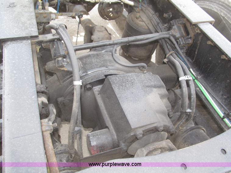 image for item B5482 2005 Freightliner Columbia Heritage Edition semi truck