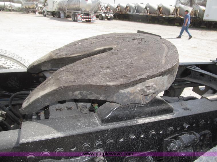 image for item B5482 2005 Freightliner Columbia Heritage Edition semi truck