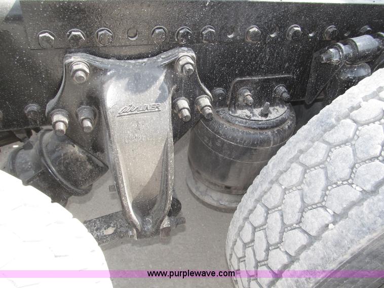 image for item B5482 2005 Freightliner Columbia Heritage Edition semi truck