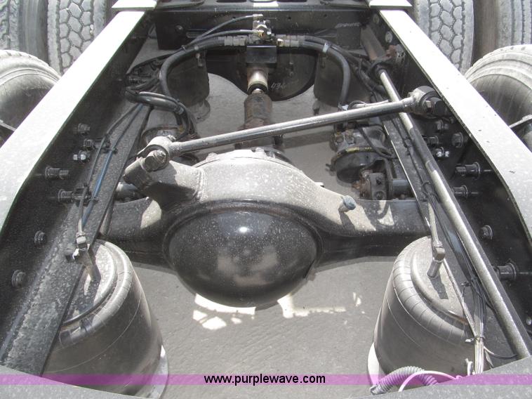 image for item B5482 2005 Freightliner Columbia Heritage Edition semi truck