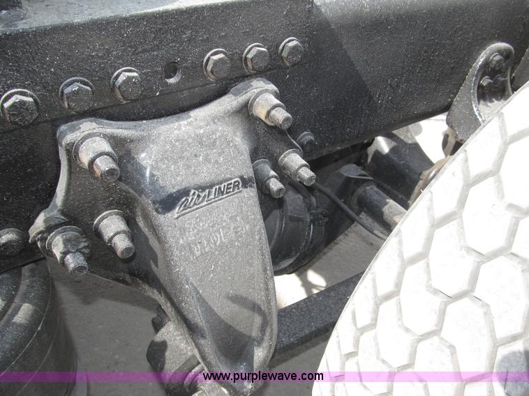 image for item B5482 2005 Freightliner Columbia Heritage Edition semi truck