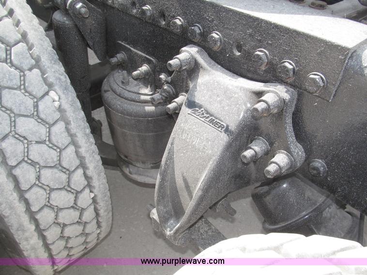 image for item B5482 2005 Freightliner Columbia Heritage Edition semi truck