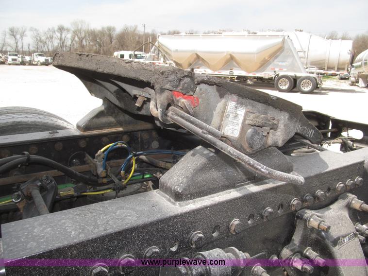 image for item B5482 2005 Freightliner Columbia Heritage Edition semi truck