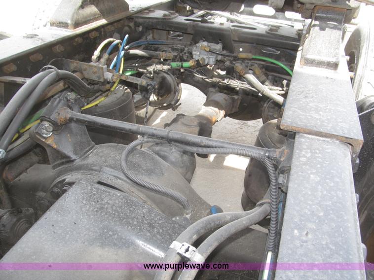 image for item B5482 2005 Freightliner Columbia Heritage Edition semi truck