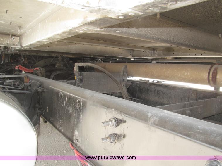 image for item B5482 2005 Freightliner Columbia Heritage Edition semi truck