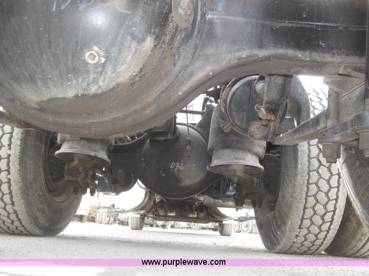 image for item B5482 2005 Freightliner Columbia Heritage Edition semi truck