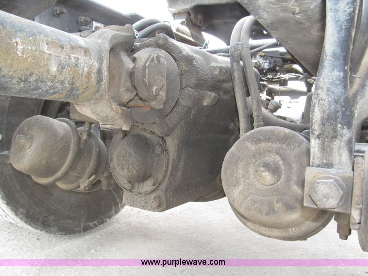 image for item B5482 2005 Freightliner Columbia Heritage Edition semi truck