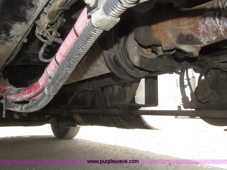 image for item B5482 2005 Freightliner Columbia Heritage Edition semi truck