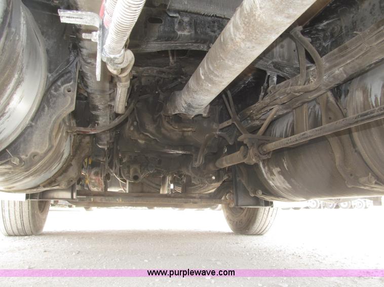 image for item B5482 2005 Freightliner Columbia Heritage Edition semi truck