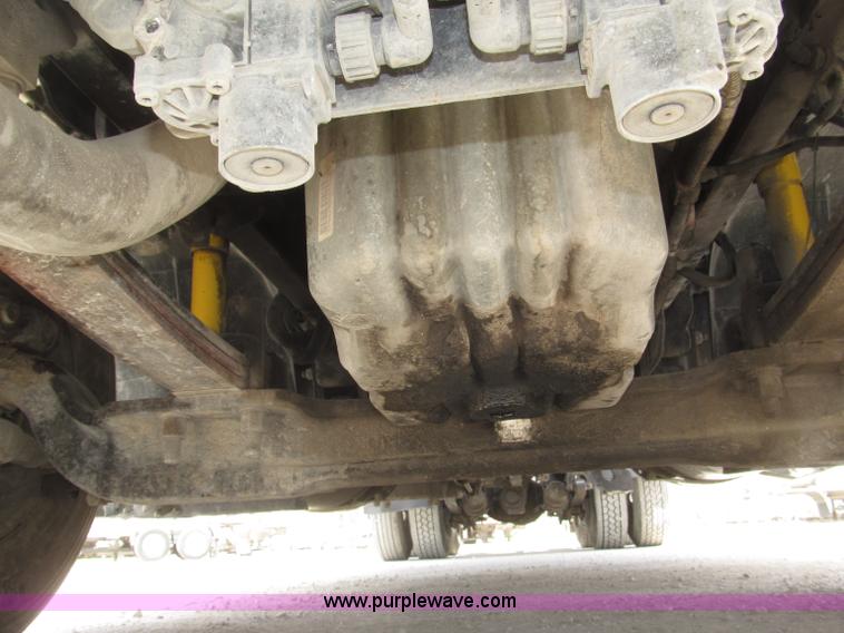 image for item B5482 2005 Freightliner Columbia Heritage Edition semi truck