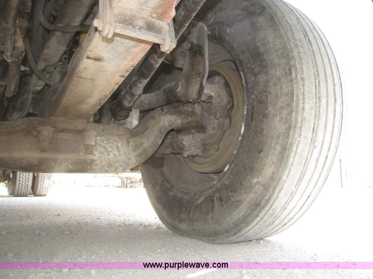 image for item B5482 2005 Freightliner Columbia Heritage Edition semi truck