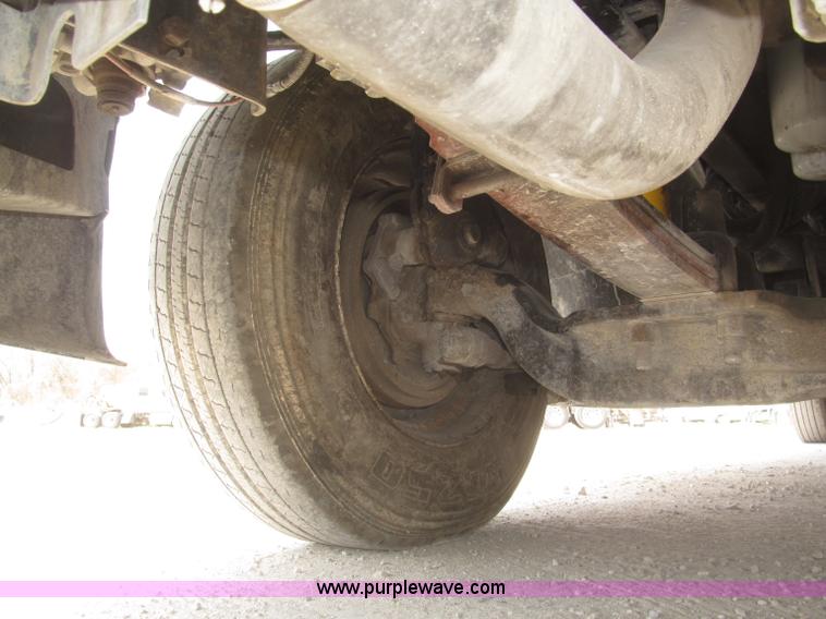 image for item B5482 2005 Freightliner Columbia Heritage Edition semi truck