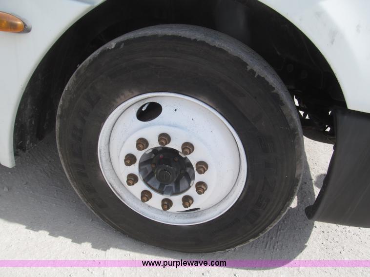 image for item B5482 2005 Freightliner Columbia Heritage Edition semi truck