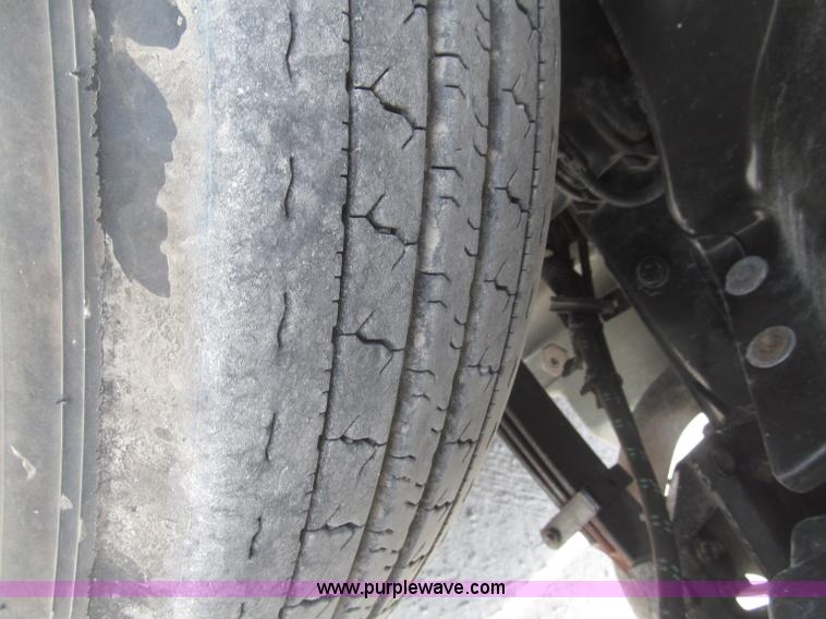 image for item B5482 2005 Freightliner Columbia Heritage Edition semi truck