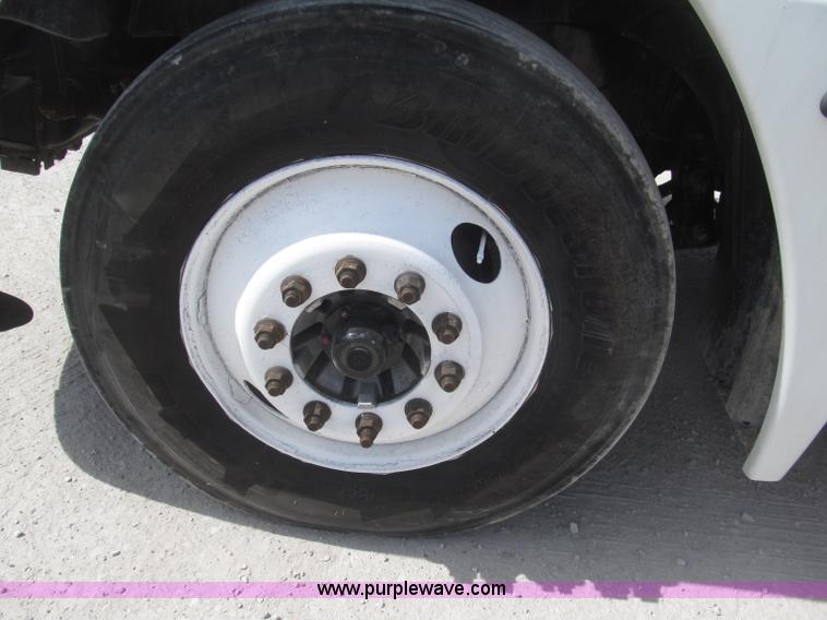 image for item B5482 2005 Freightliner Columbia Heritage Edition semi truck