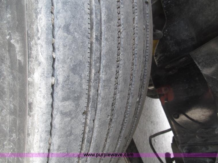 image for item B5482 2005 Freightliner Columbia Heritage Edition semi truck