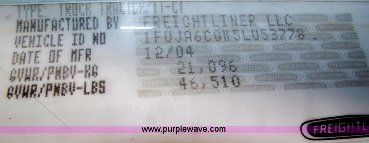 image for item B5482 2005 Freightliner Columbia Heritage Edition semi truck