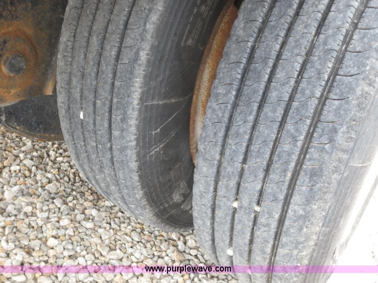 image for item D5806 1997 Wilson 48' step deck trailer