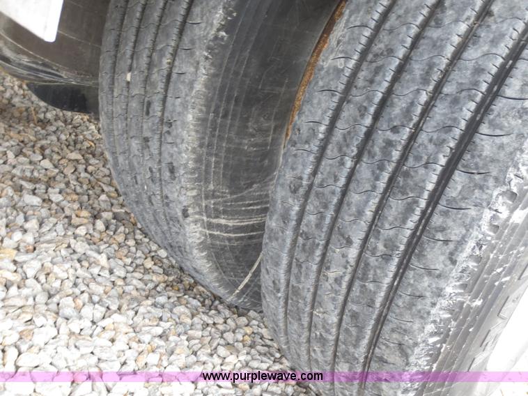 image for item D5806 1997 Wilson 48' step deck trailer