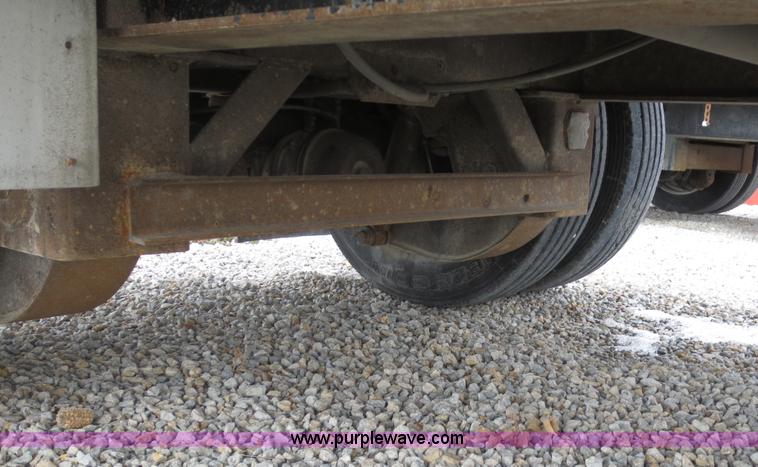 image for item D5806 1997 Wilson 48' step deck trailer