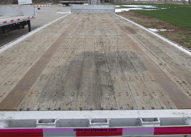 image for item D5806 1997 Wilson 48' step deck trailer