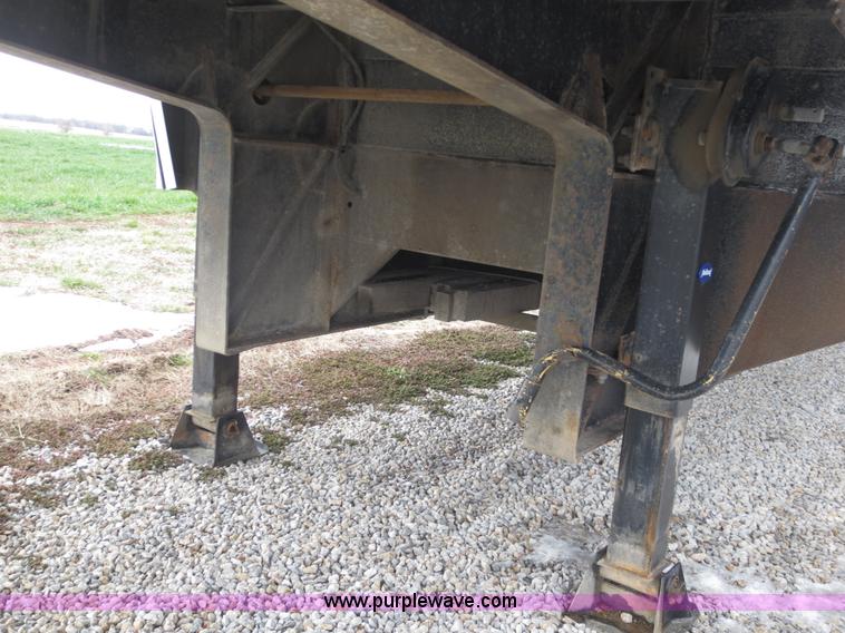 image for item D5806 1997 Wilson 48' step deck trailer