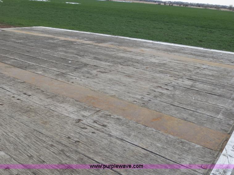 image for item D5806 1997 Wilson 48' step deck trailer