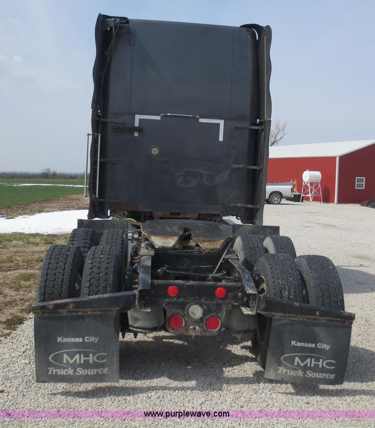 image for item D5808 2004 Freightliner FLD132 XL Classic semi truck