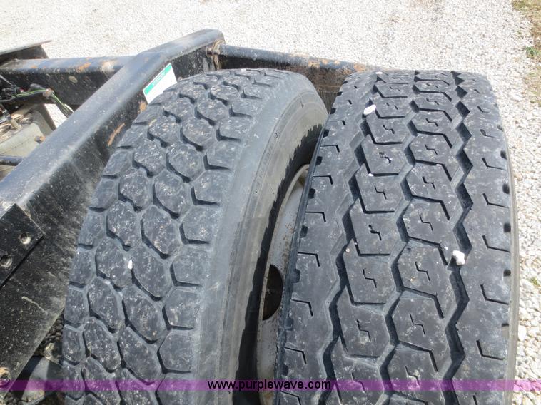 image for item D5808 2004 Freightliner FLD132 XL Classic semi truck