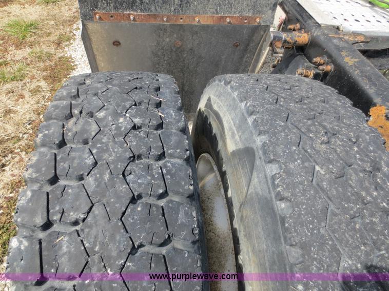 image for item D5808 2004 Freightliner FLD132 XL Classic semi truck