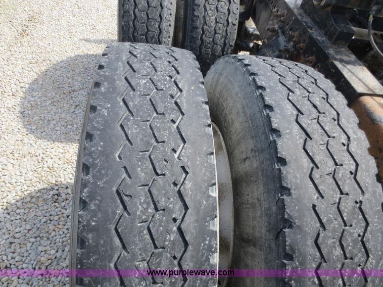 image for item D5808 2004 Freightliner FLD132 XL Classic semi truck