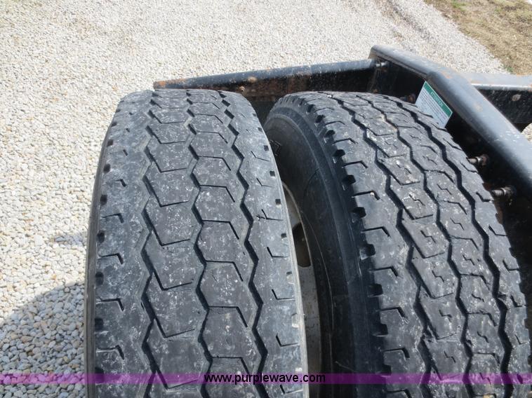 image for item D5808 2004 Freightliner FLD132 XL Classic semi truck