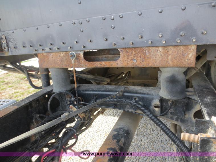 image for item D5808 2004 Freightliner FLD132 XL Classic semi truck