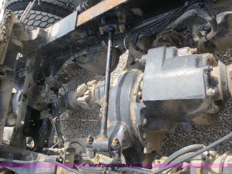 image for item D5808 2004 Freightliner FLD132 XL Classic semi truck