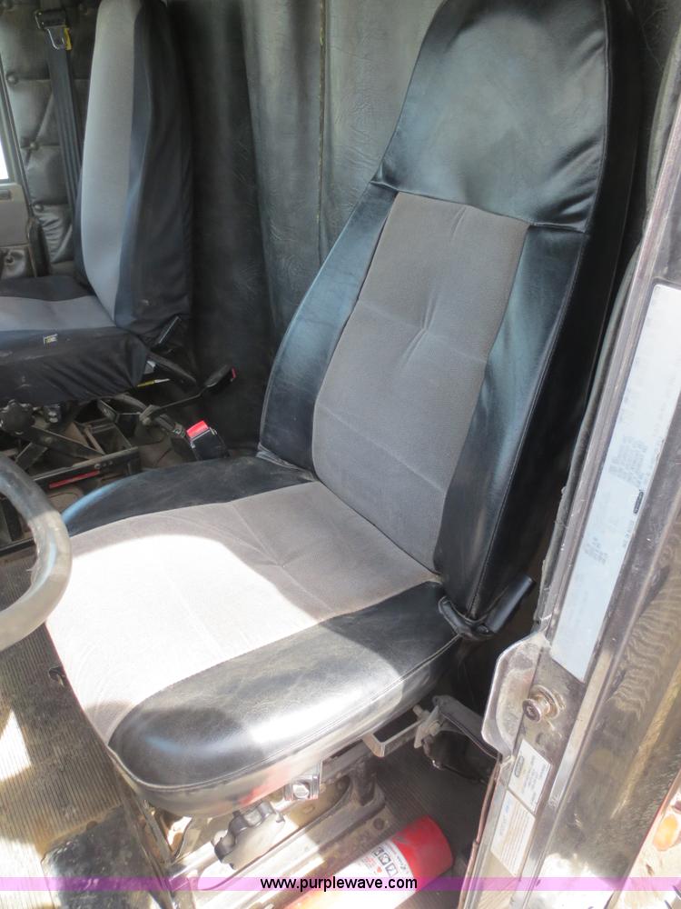 image for item D5808 2004 Freightliner FLD132 XL Classic semi truck