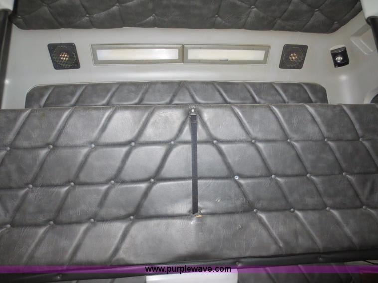 image for item D5808 2004 Freightliner FLD132 XL Classic semi truck